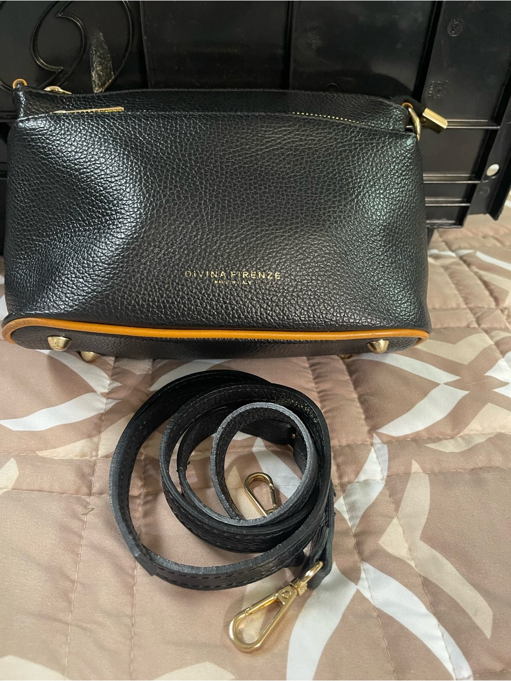 Elegant Davina Firenze Black Leather Crossbody Bag with Contrast Trim